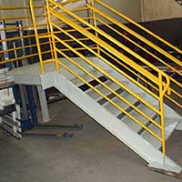 Quando Usar uma Escada para Mezanino no Layout Industrial